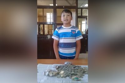 СОЗАҚТЫҚ ОҚУШЫ ШЫМКЕНТКЕ ҚЫДЫРАМЫН ДЕП ЖИНАҒАН АҚШАСЫН АРЫС БАЛАЛАРЫНА ЖОЛДАДЫ СОЗАҚТЫҚ ОҚУШЫ ШЫМКЕНТКЕ ҚЫДЫРАМЫН ДЕП ЖИНАҒАН АҚШАСЫН АРЫС БАЛАЛАРЫНА ЖОЛДАДЫ