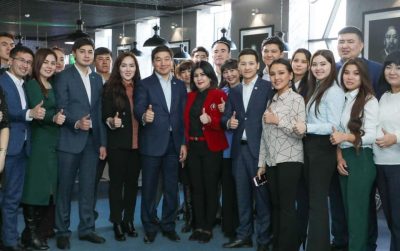 БАУЫРЖАН БАЙБЕК ТҮРКІСТАНДЫҚТАРДЫҢ ТІЛЕГІН ТЫҢДАДЫ БАУЫРЖАН БАЙБЕК ТҮРКІСТАНДЫҚТАРДЫҢ ТІЛЕГІН ТЫҢДАДЫ