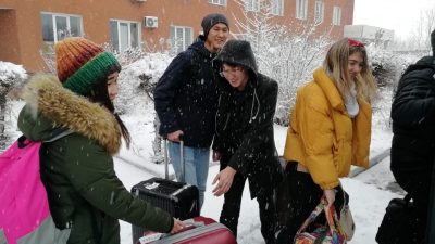 Қытайдан эвакуацияланған алматылықтар карантиннен кейін үйіне жіберілді Қытайдан эвакуацияланған алматылықтар карантиннен кейін үйіне жіберілді
