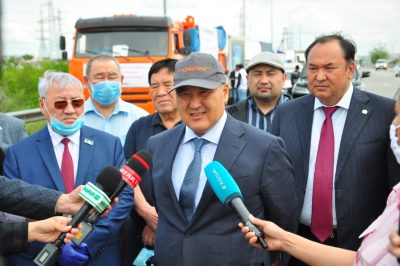 ТҮРКІСТАНДЫҚ ДЕПУТАТТАР МАҚТААРАЛҒА КӨМЕК РЕТІНДЕ 30 ТОННА АЗЫҚ-ТҮЛІК ЖӨНЕЛТТІ ТҮРКІСТАНДЫҚ ДЕПУТАТТАР МАҚТААРАЛҒА КӨМЕК РЕТІНДЕ 30 ТОННА АЗЫҚ-ТҮЛІК ЖӨНЕЛТТІ